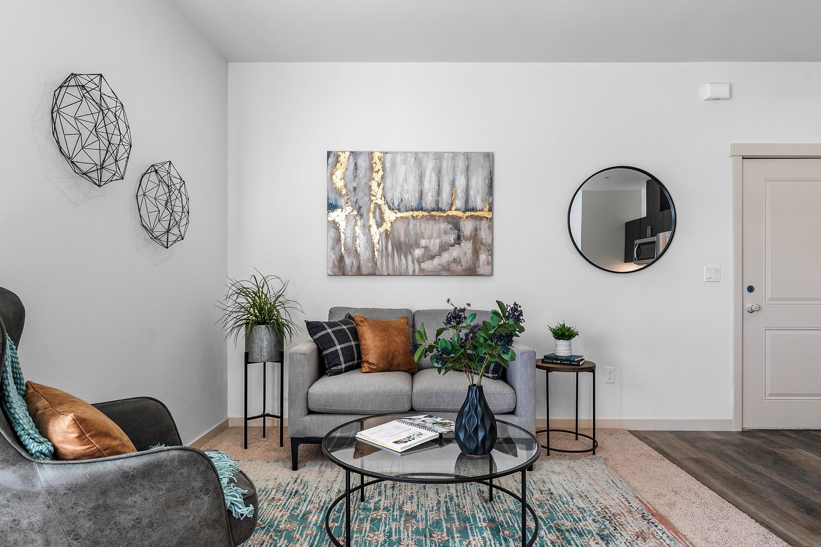 Redmond Apartment: 630 NW Kingwood Ave