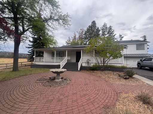 Large Updated Home in NE Bend – photo 1