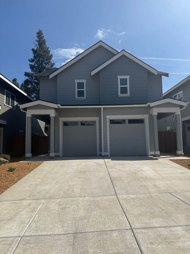 Bend Townhome: 63278 NW Ski Lane