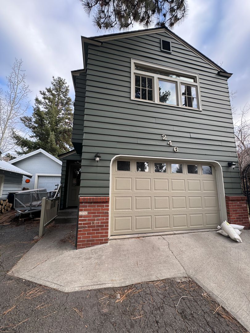 Bend Apartment: 246 NW Jefferson Place
