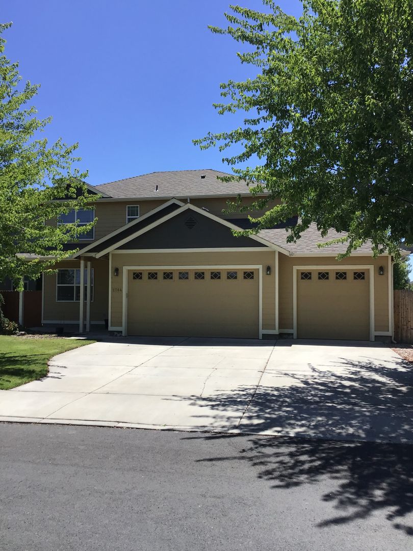 Redmond House: 2764 NE 6th Dr