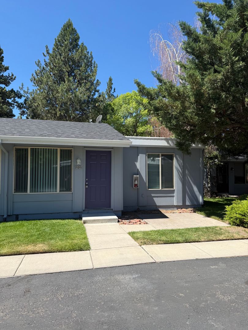 Bend House: 1700 NE Wells Acres Rd #22