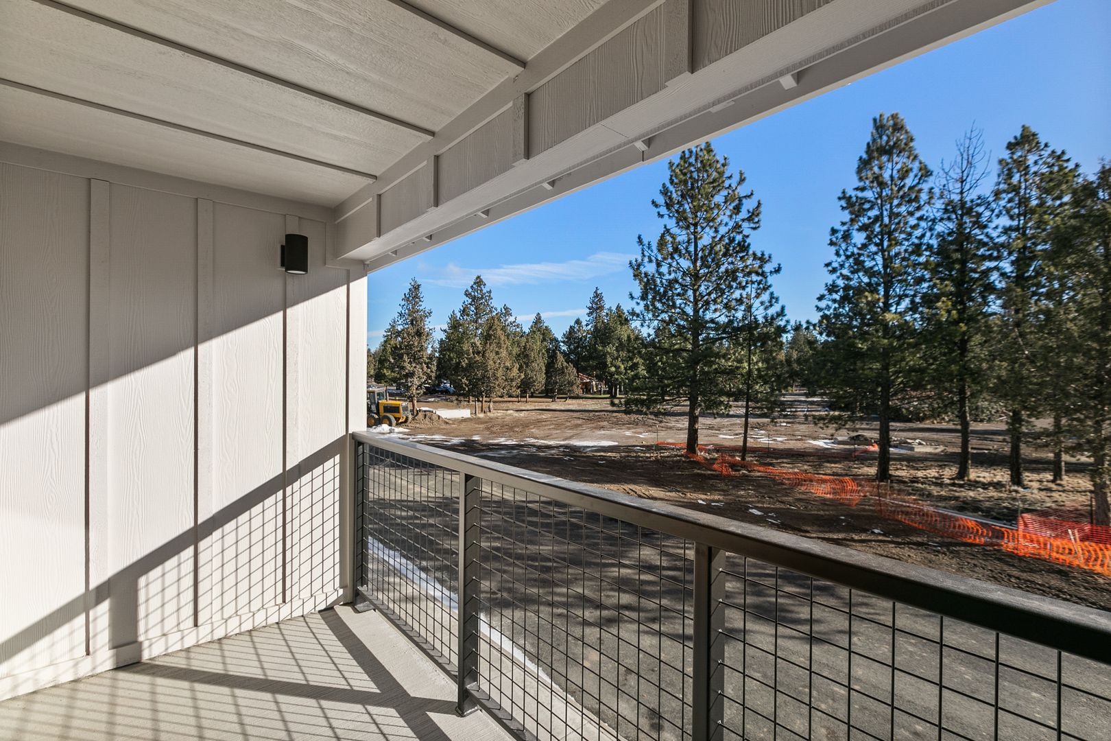 Sisters Apartment: 930 W. Felicity Ln