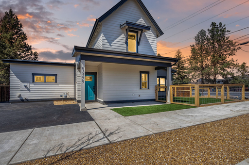 Modern Home with Hot Tub, Game Room & 2 King Suites. 60 day minimum – photo 1