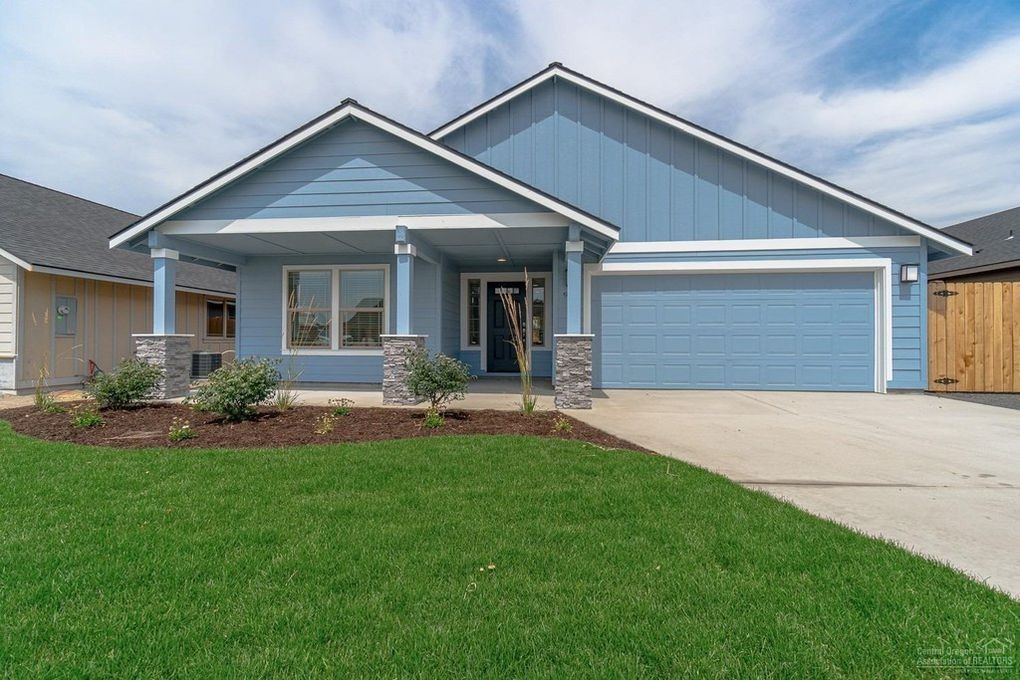 Redmond House: 923 NW OAK AVENUE