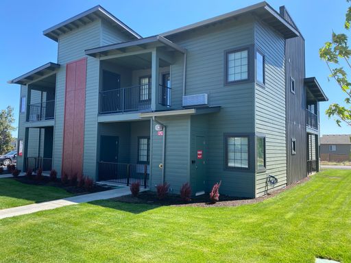 SW Redmond Lava Ct Apartment available – photo 1