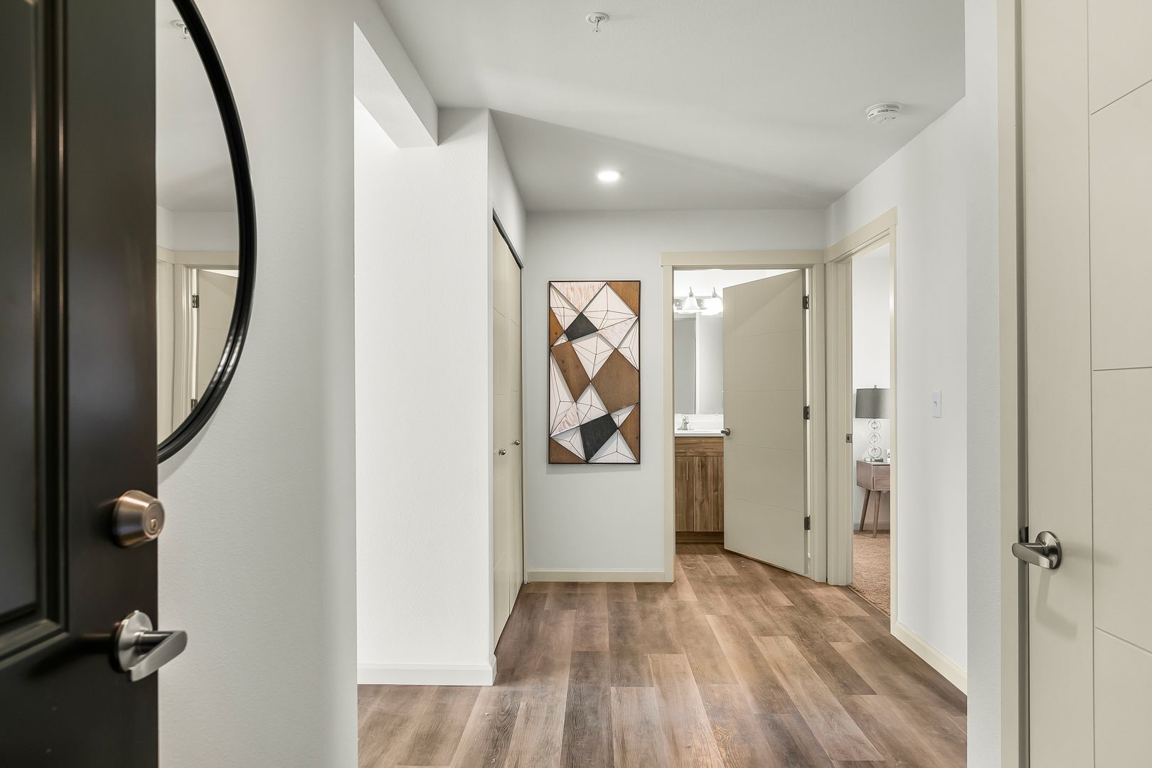 Sisters Apartment: 930 W. Felicity Ln