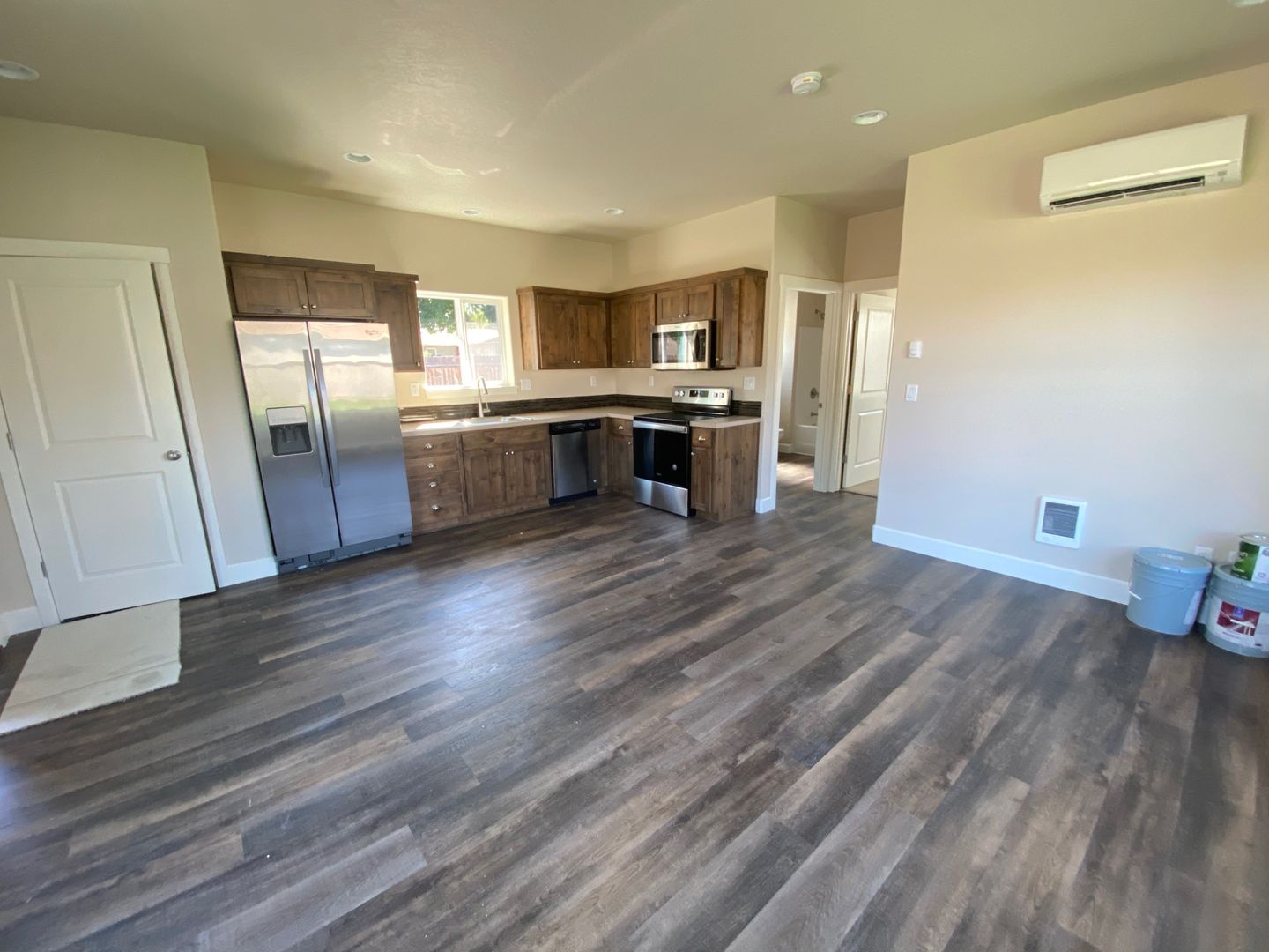 Redmond Multiplex: 1444 NW Canyon Dr