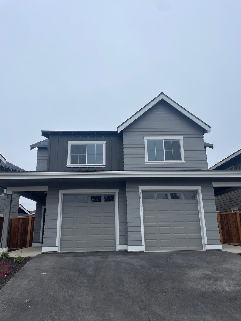 Bend Multiplex: 61552 Lucia