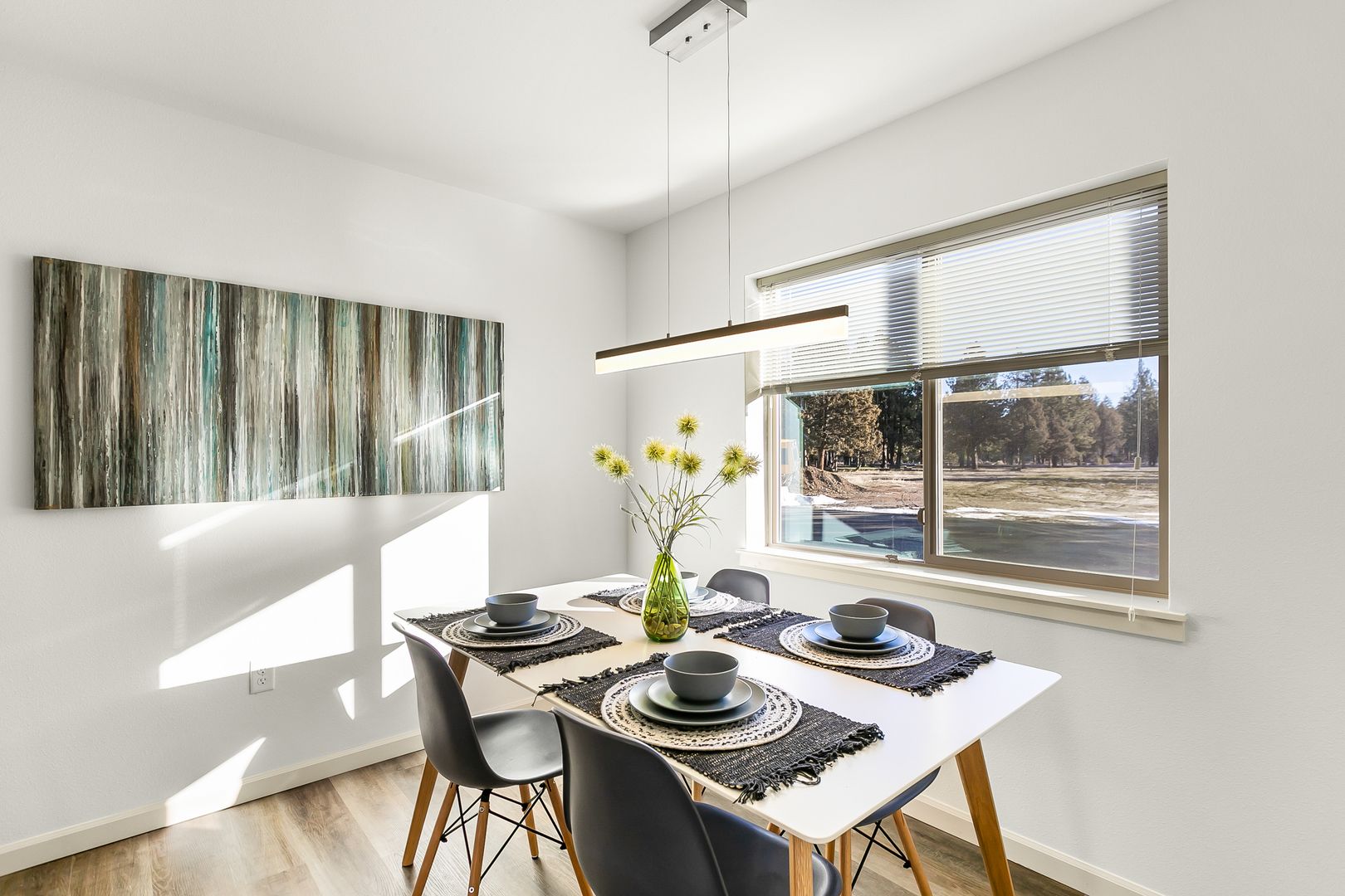 Sisters Apartment: 930 W. Felicity Ln