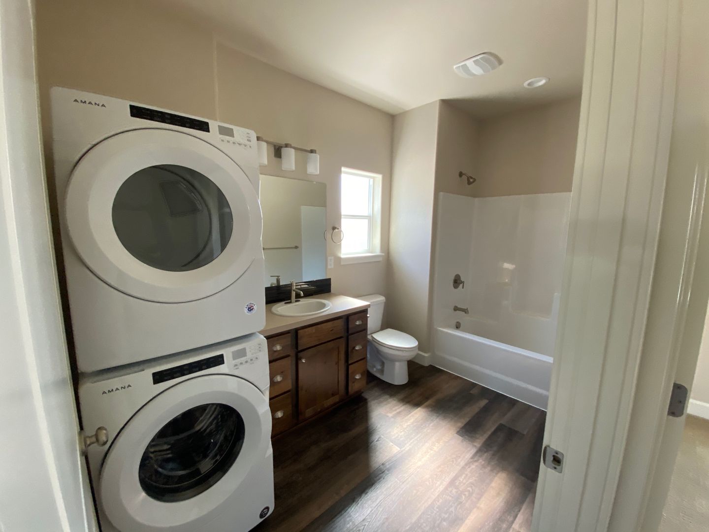 Redmond Multiplex: 1444 NW Canyon Dr