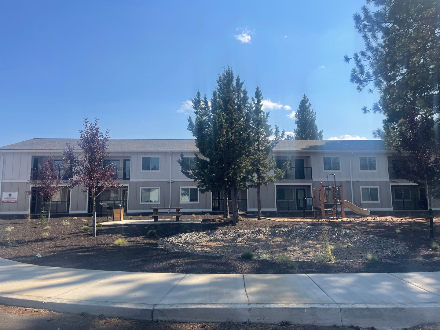 Sisters Apartment: 940 W. Felicity Ln