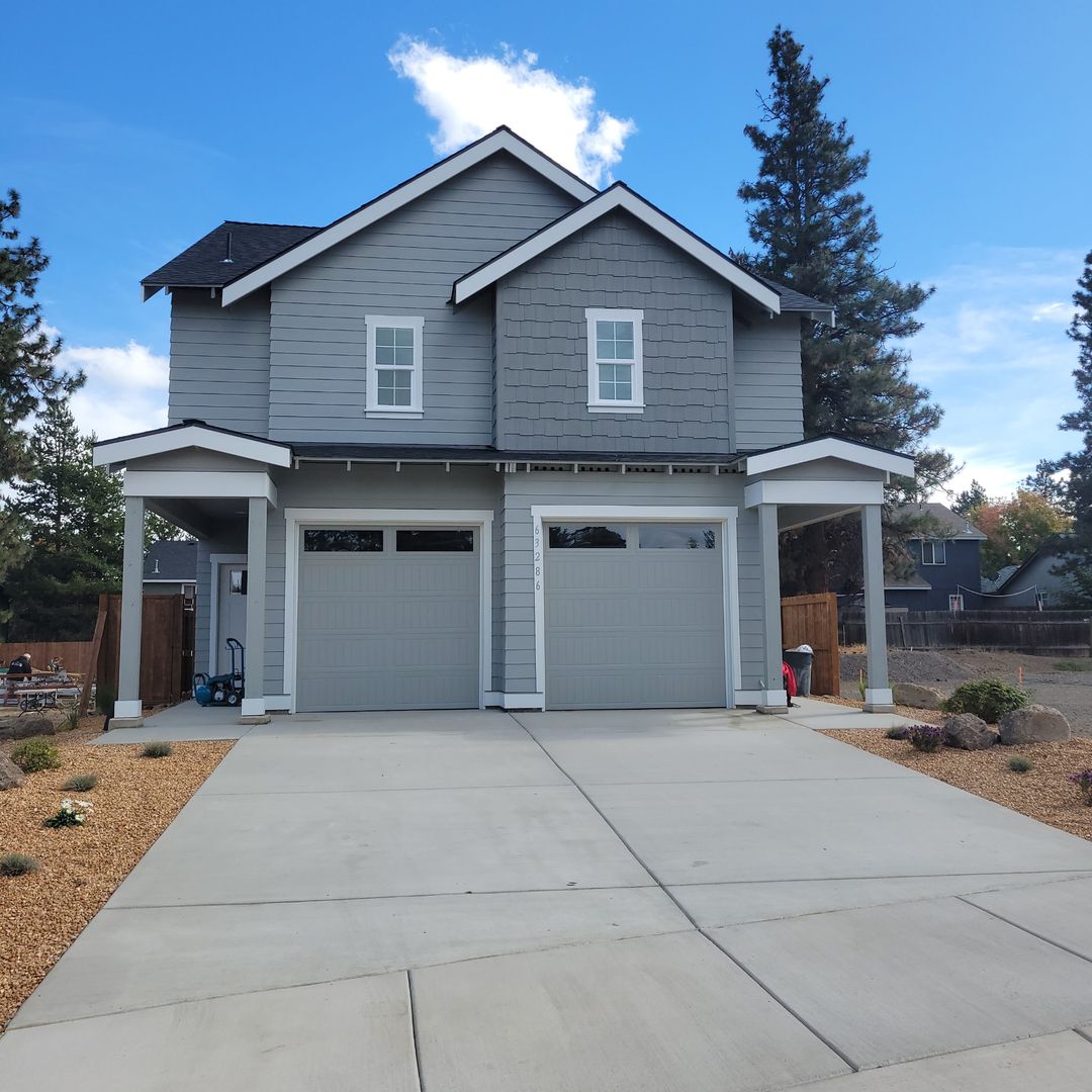 Bend Townhome: 63286 NW Ski Lane