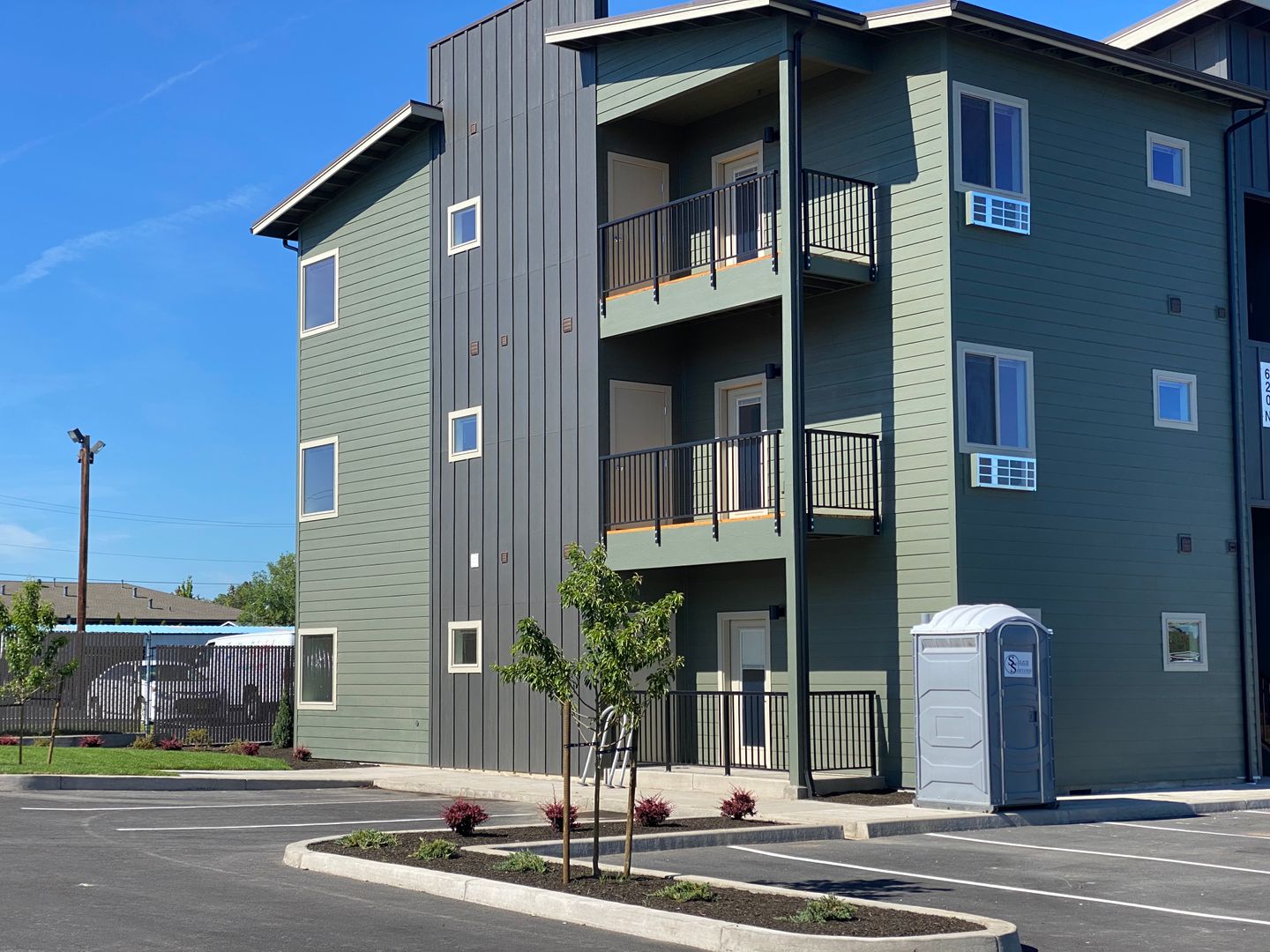 Redmond Apartment: 620 NW Kingwood Ave