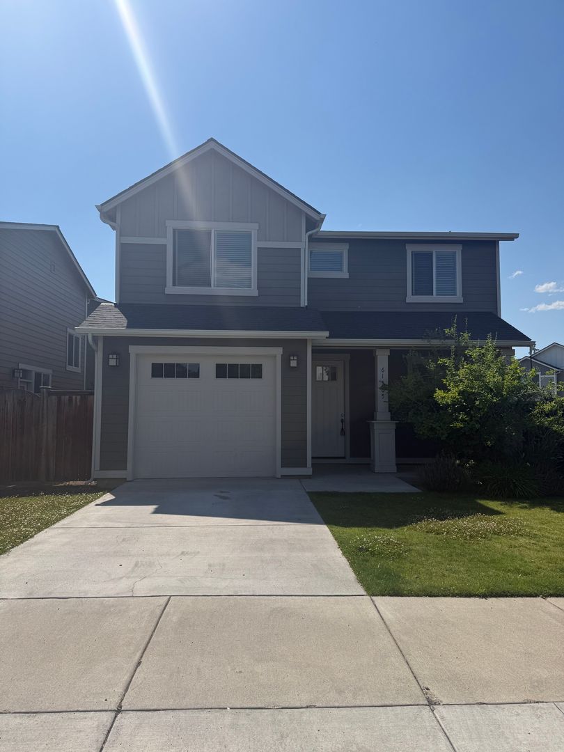 Bend House: 61565 Alstrup Rd