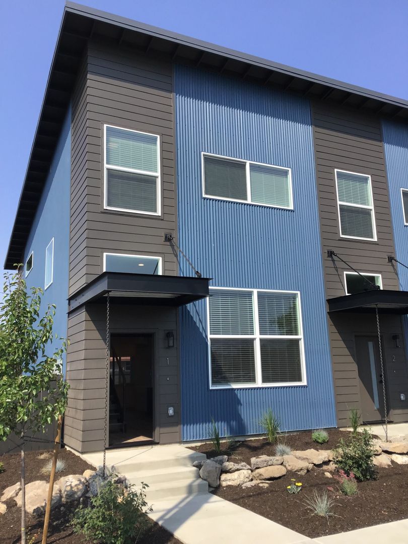 Redmond Townhome: 731 SW 10th