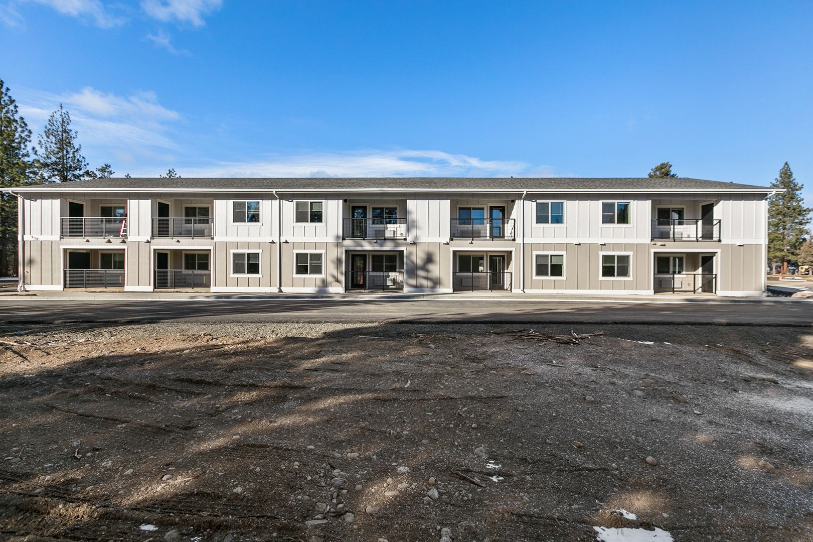 Sisters Apartment: 920 W. Felicity Ln