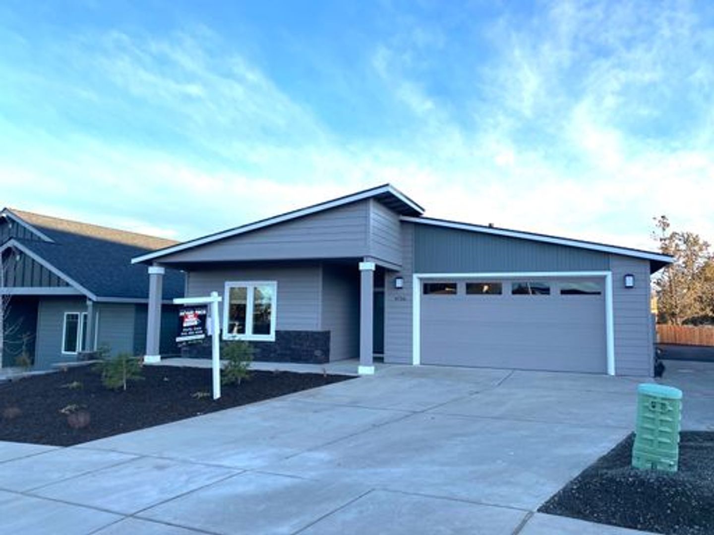 Redmond Apartment: 4756 & 4758 SW Zenith Ave