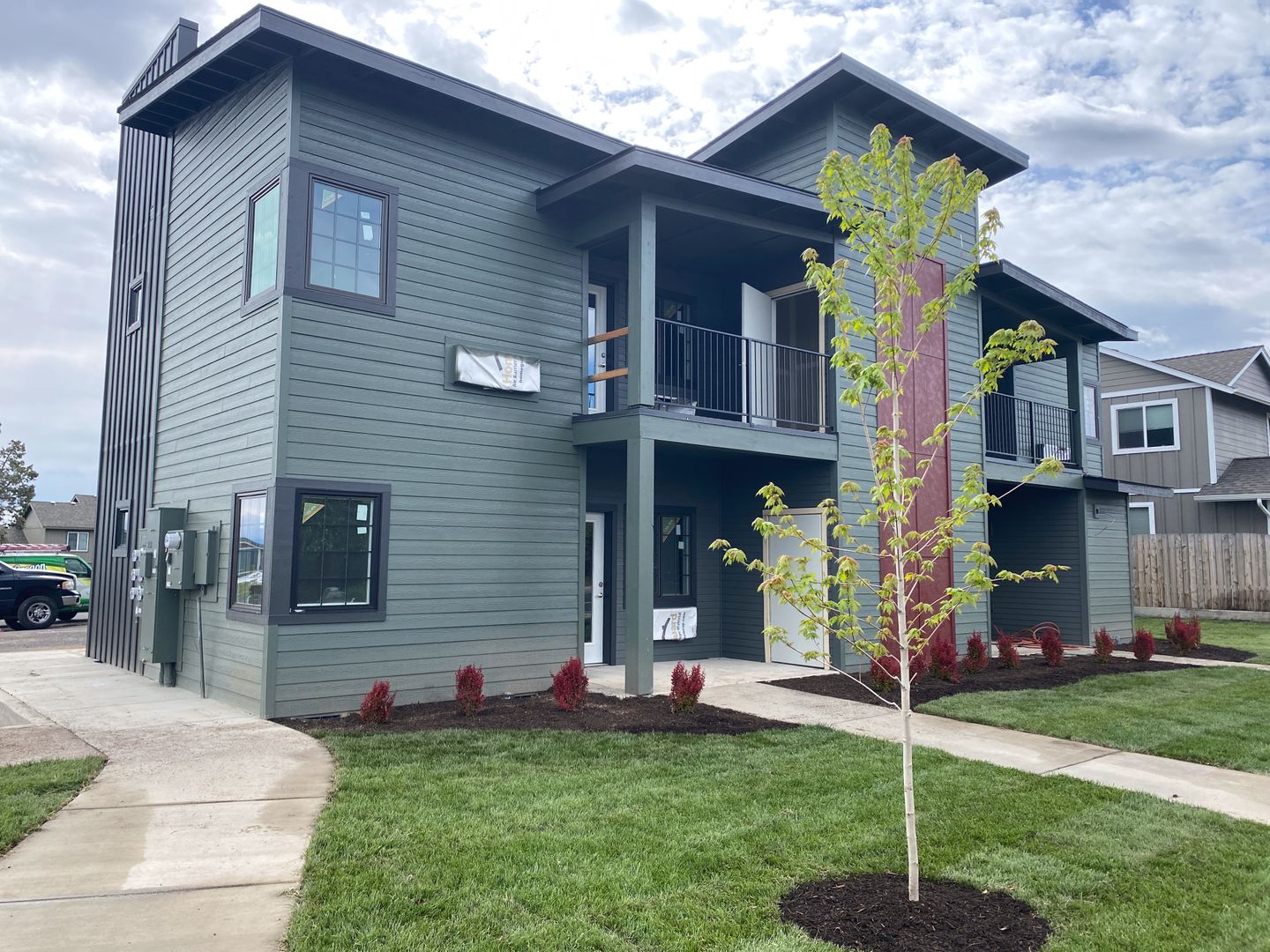 Redmond Apartment: 1140 SW 27th