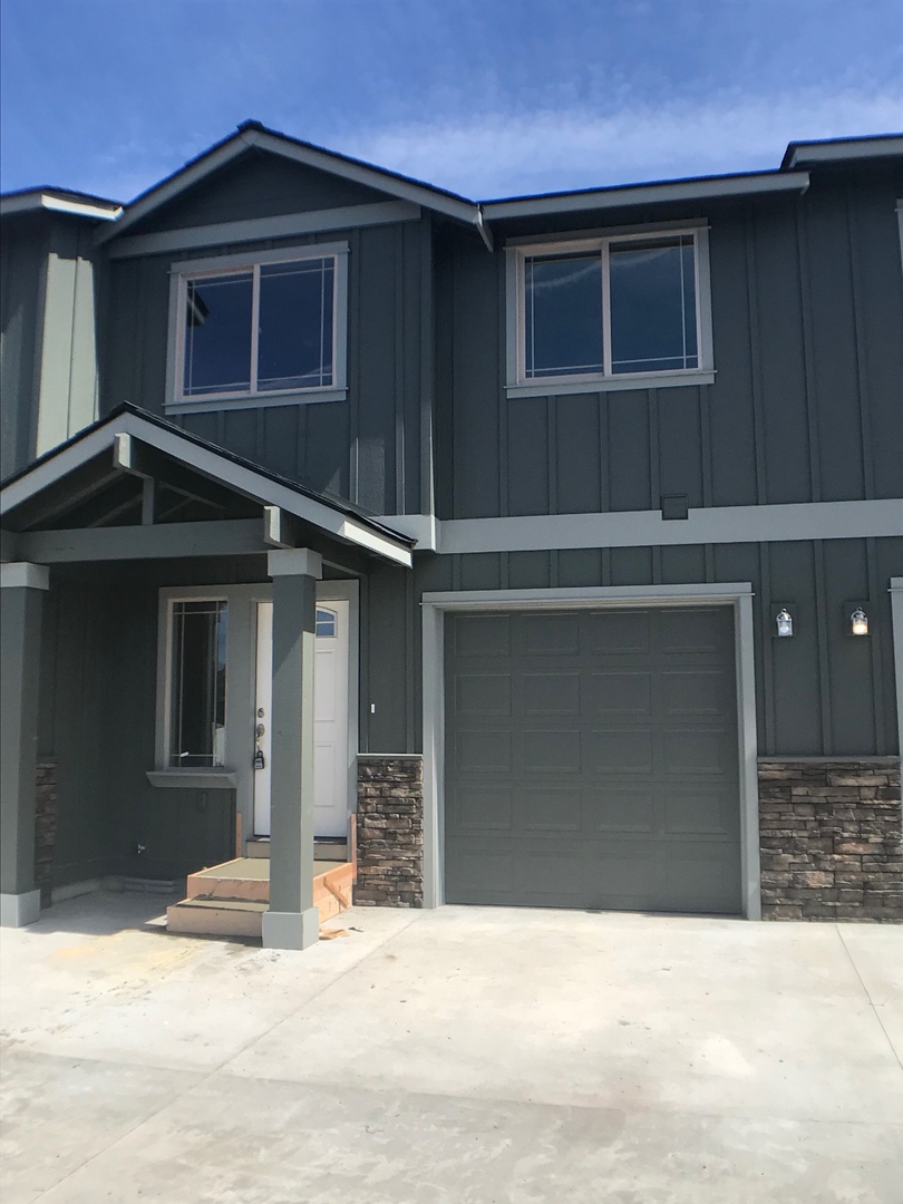 Redmond Townhome: 2727 SW Juniper Avenue