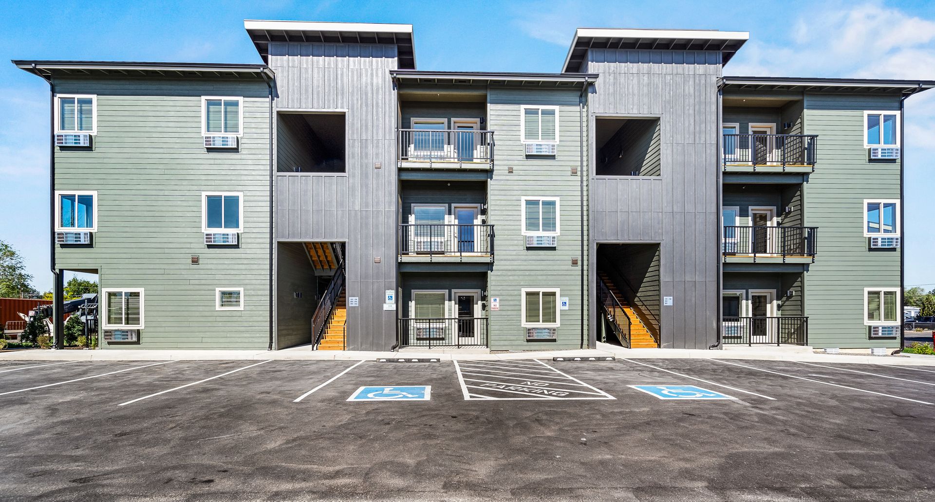Redmond Apartment: 630 NW Kingwood Ave
