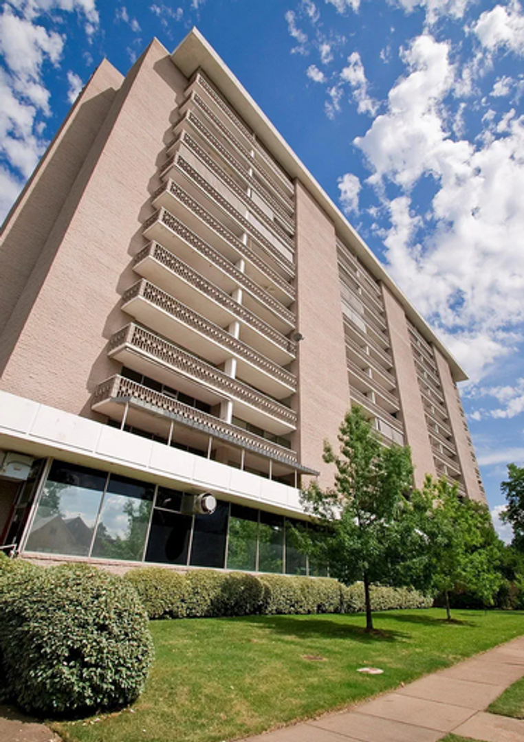 Little Rock Apartment: 700 E. 9th St.