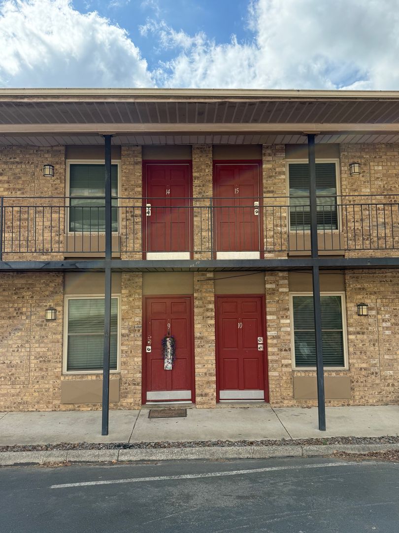 Little Rock Apartment: 6301 C Street