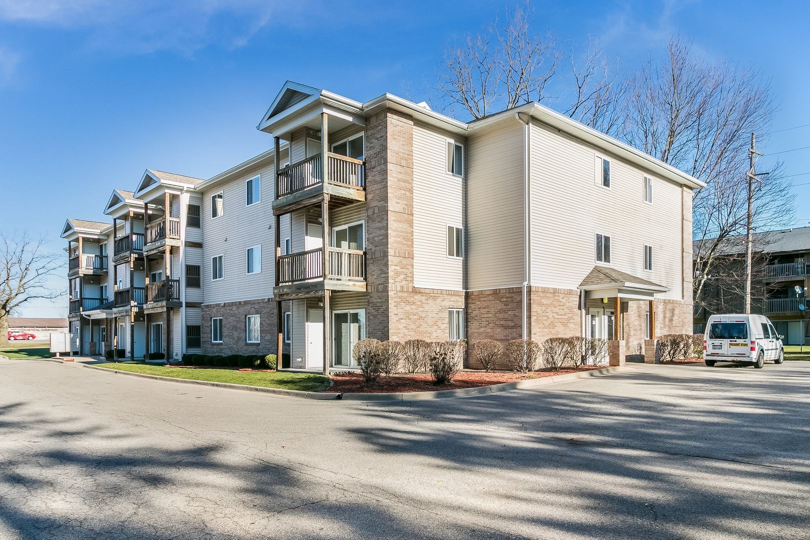 Lansing Apartment: 1306 E. Miller Road / 6114 Beechfield Dr