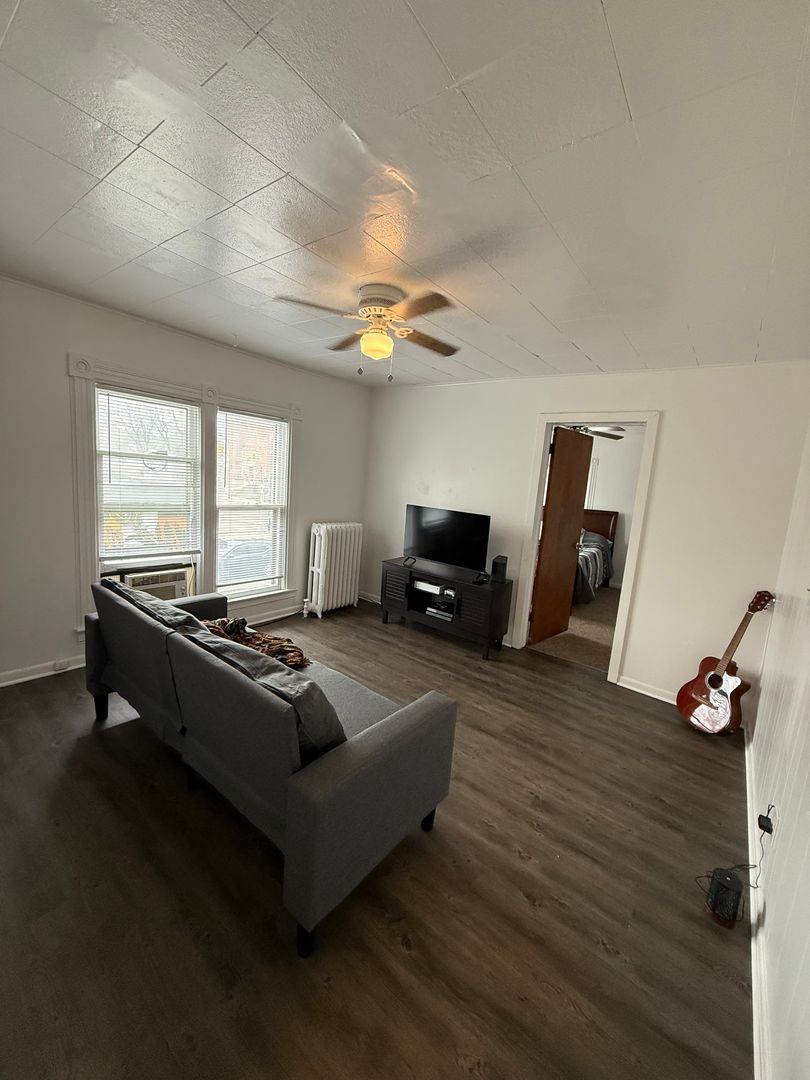 Ypsilanti Apartment: 315 W. Cross St.