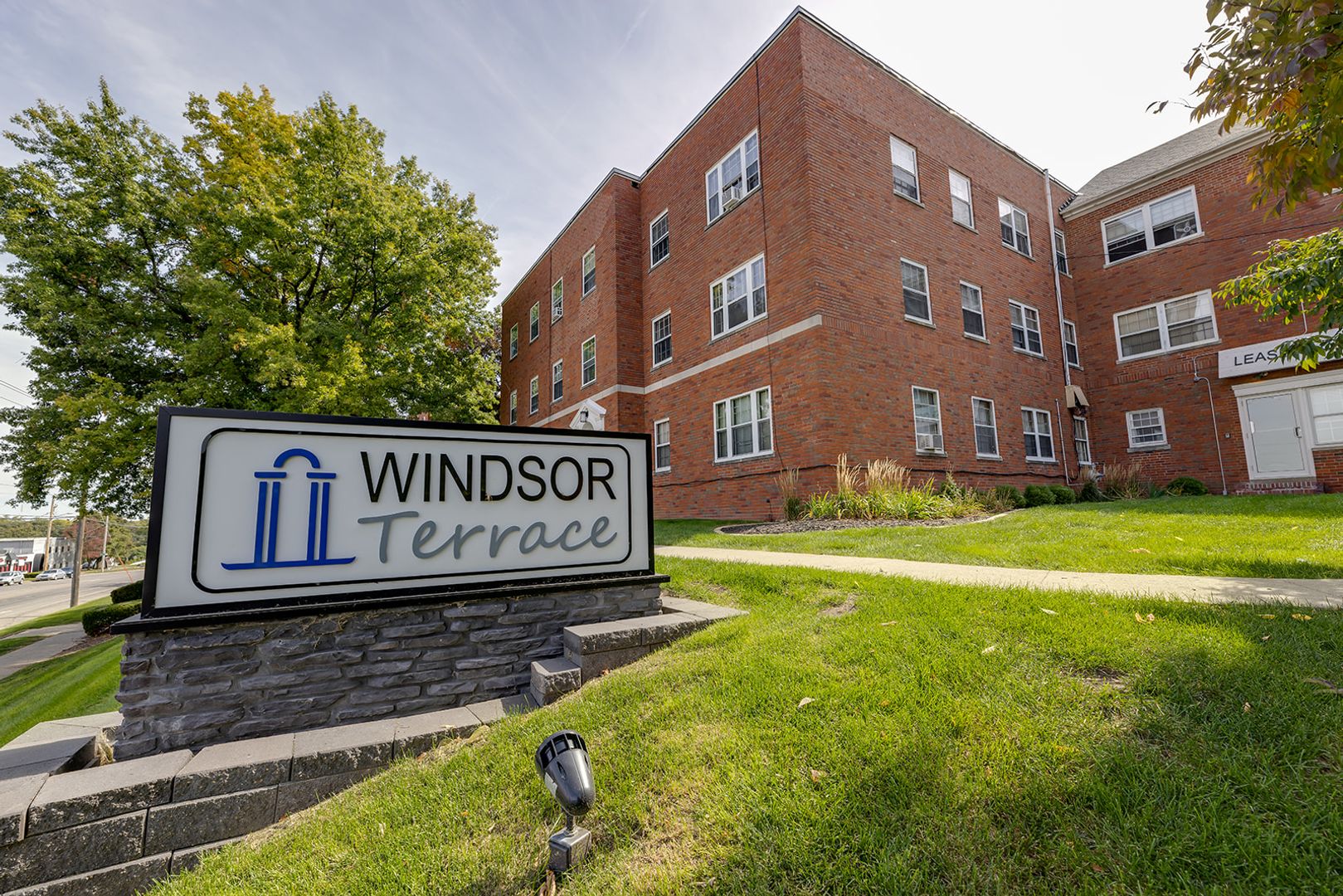 Des Moines Apartment: 3333 Grand Avenue