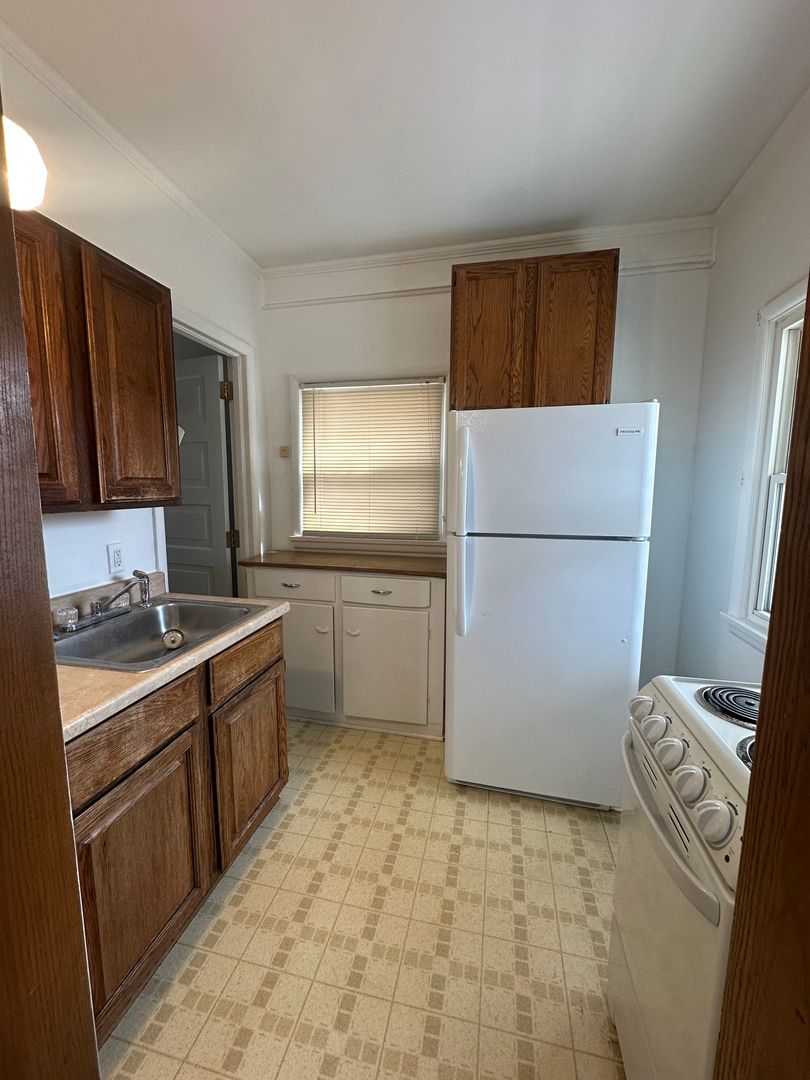 Ypsilanti Apartment: 410 W. Forest Ave.
