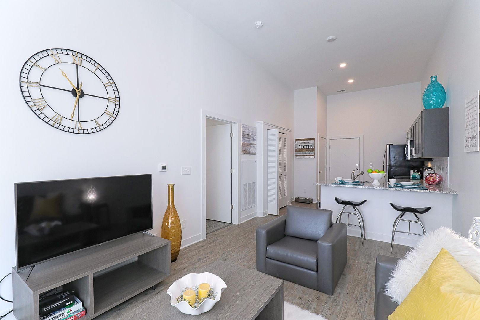 East Lansing Apartment: 16820 Chandler Rd