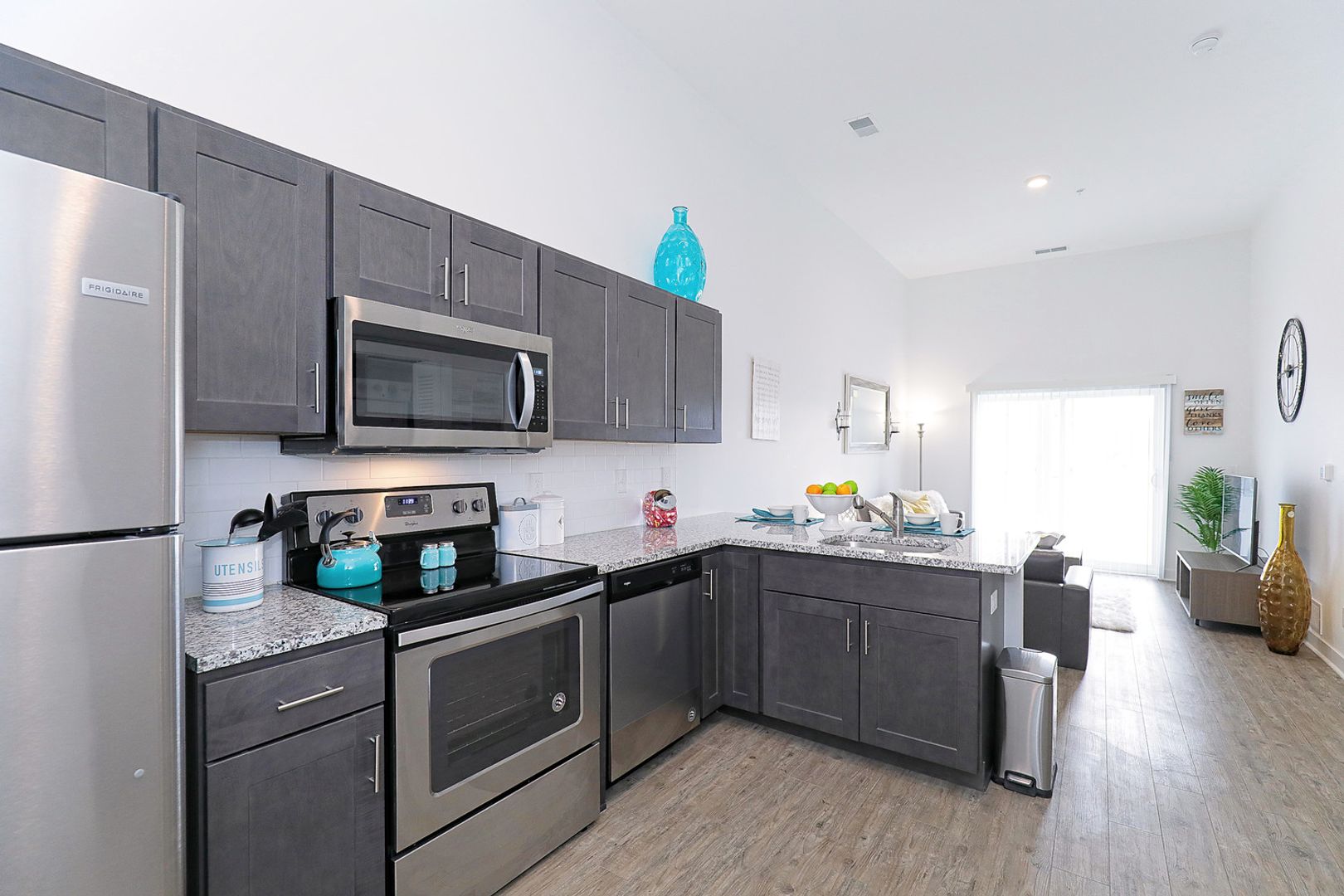 East Lansing Apartment: 16820 Chandler Rd