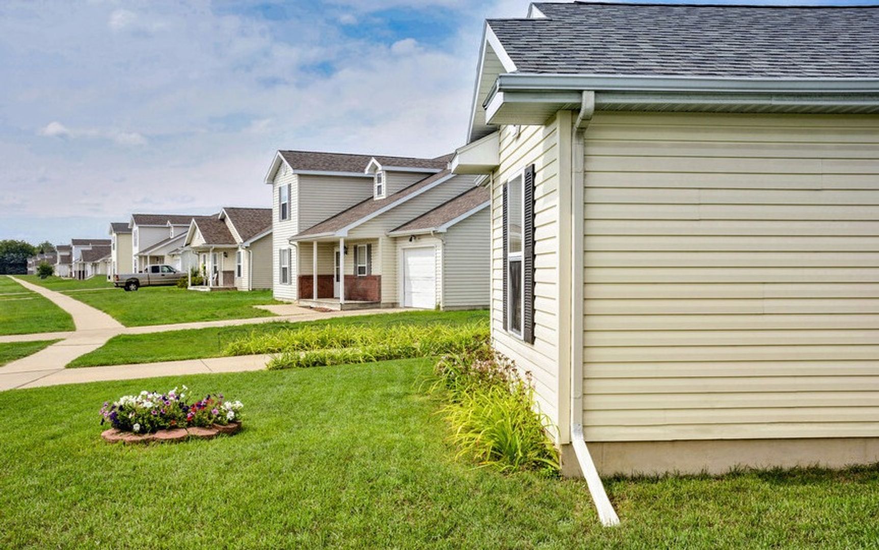 Saginaw Apartment: 2800 Brookwood N.