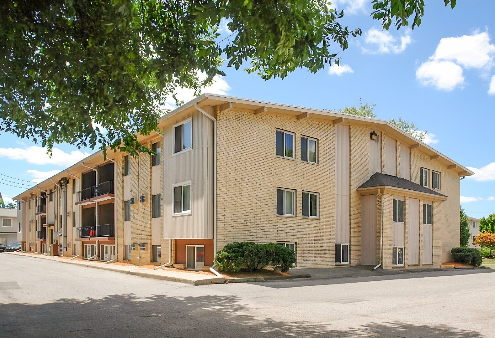 East Lansing Apartment: 144, 212, 224 Highland Avenue