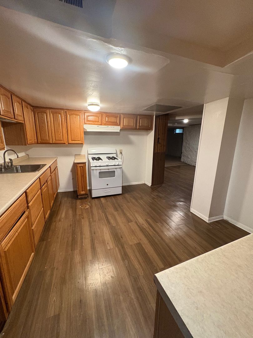 Ypsilanti Apartment: 410 W. Forest Ave.