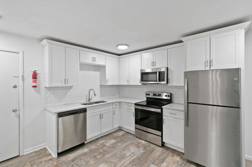 Hillside Village | One Bed | One Bath – photo 1