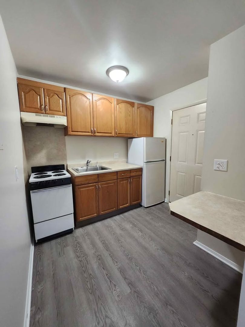 Birch Run Apartment: 12513 Church Street