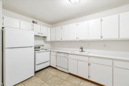Kelly Manor | Two Bed | One Bath