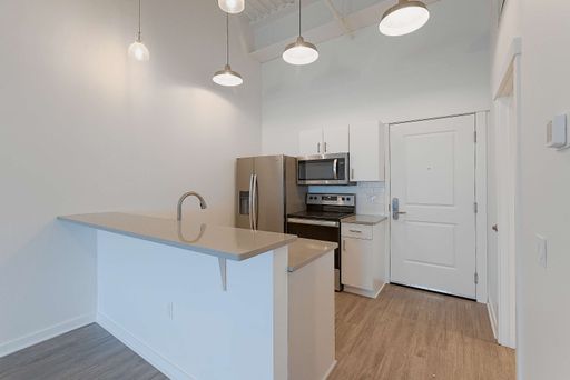City View Apartments | The Pine | One Bed | One Bath | One Month FREE! – photo 1