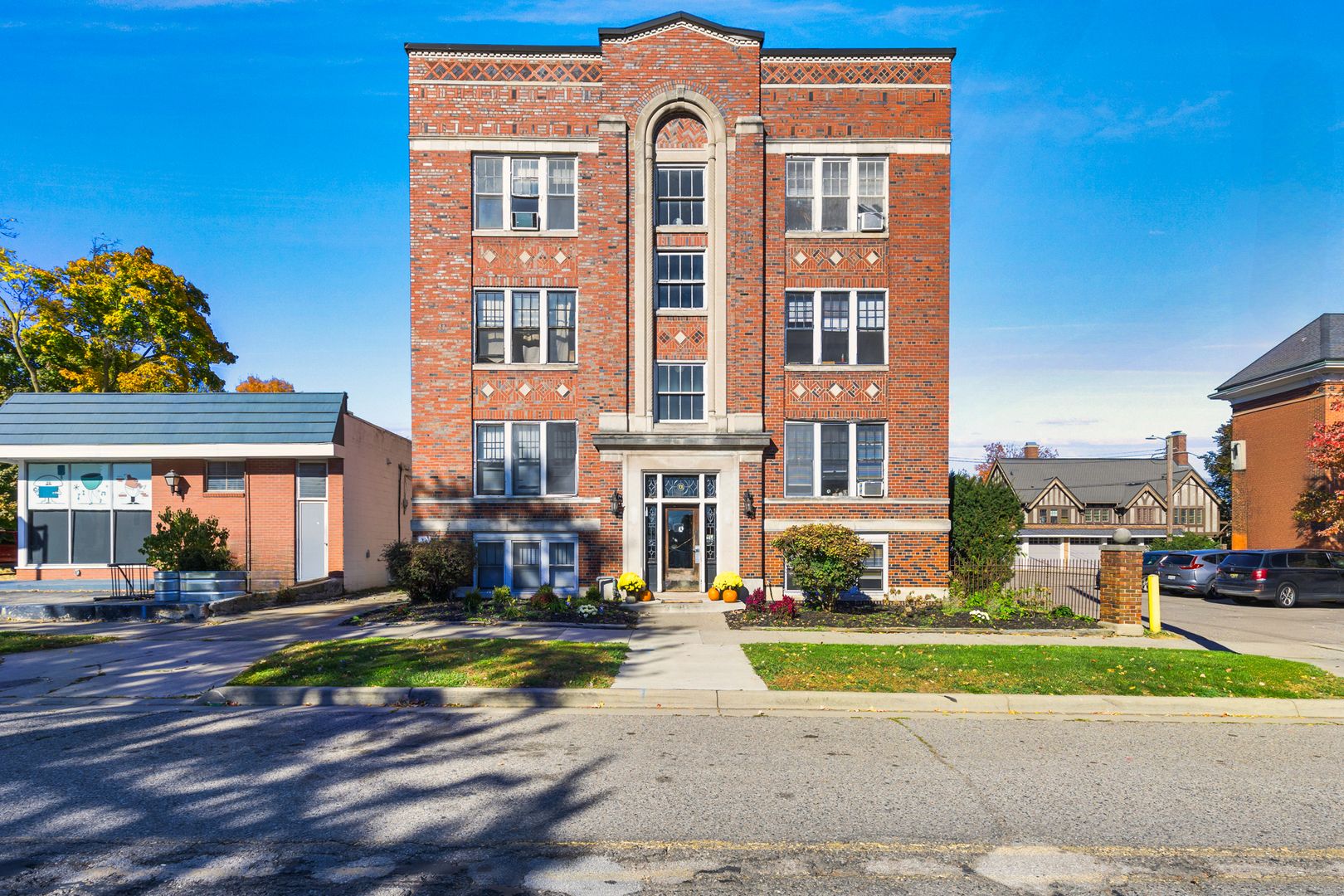 Ypsilanti Apartment: 108 Washtenaw Rd