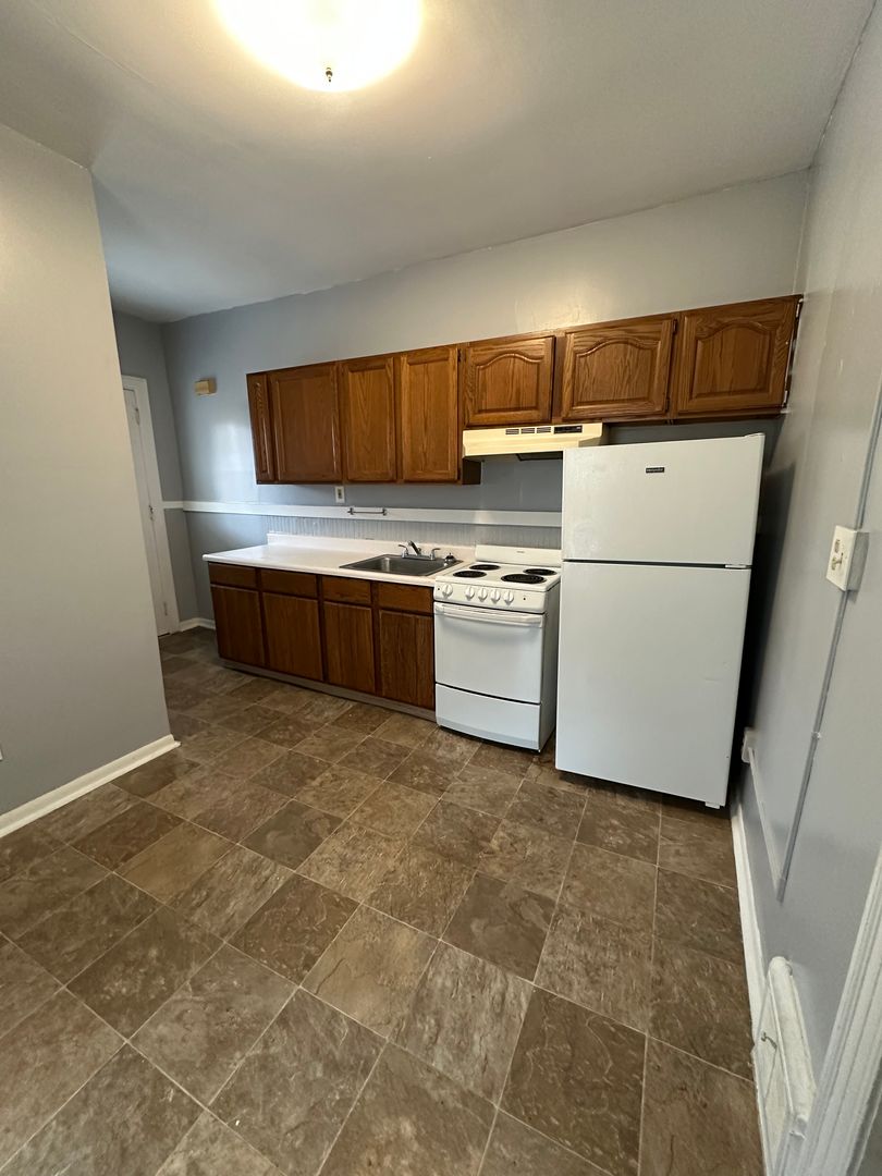 Ypsilanti Apartment: 413 W. Forest Ave.