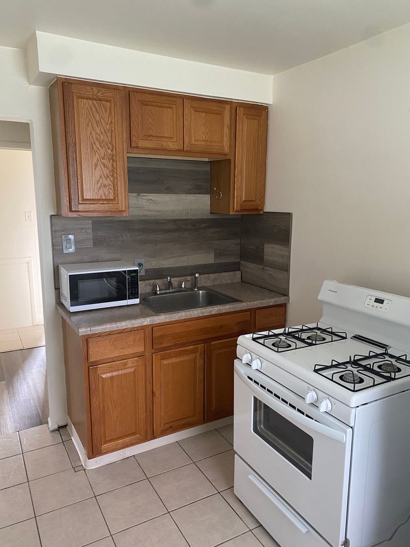 Waterford Apartment: 4144 Airport Rd