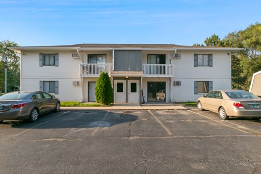 Center Court Apartments | One Bed (Upgraded) | One Bath | Move-In Special!