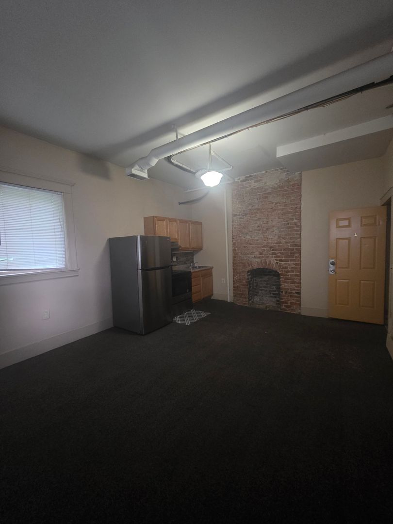 Omaha Apartment: 112 N 38th Ave