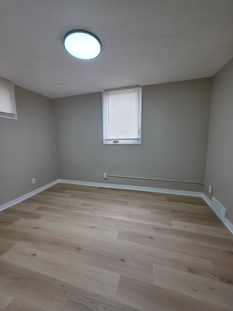 Omaha Apartment: 563 S 26th Ave