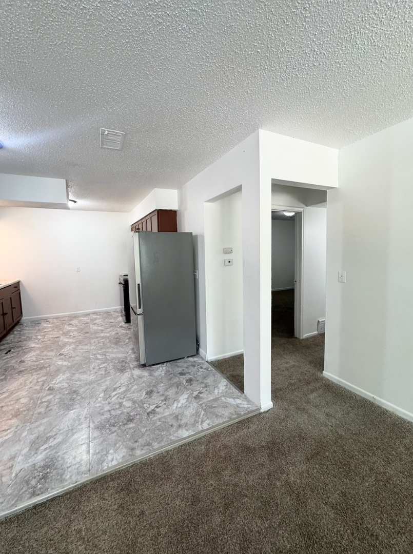 Omaha Apartment: 4918 Ames Ave