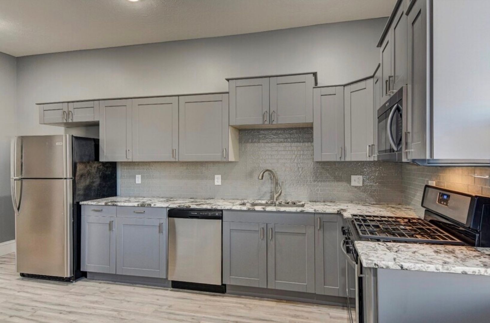 Omaha Apartment: 534 S 30th Street