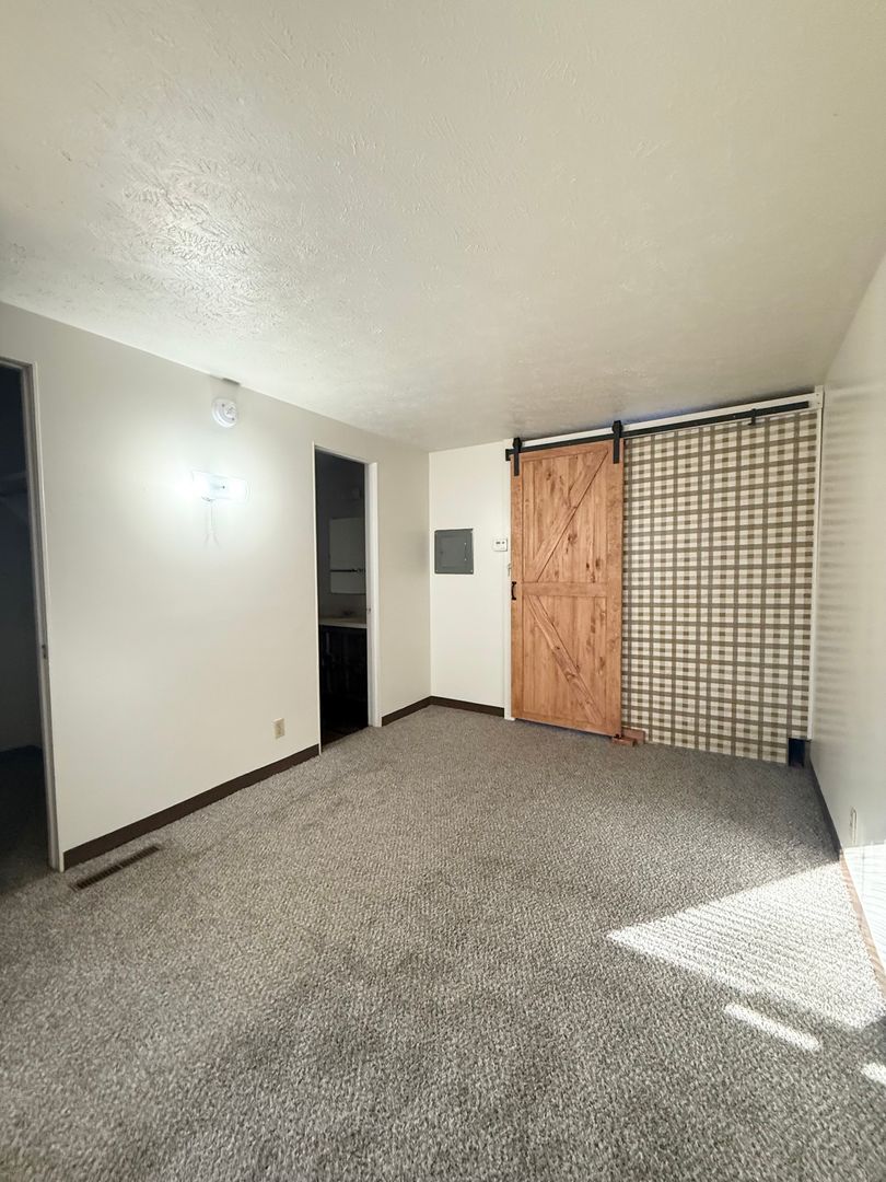 Bellevue Apartment: 712 W Mission Ave