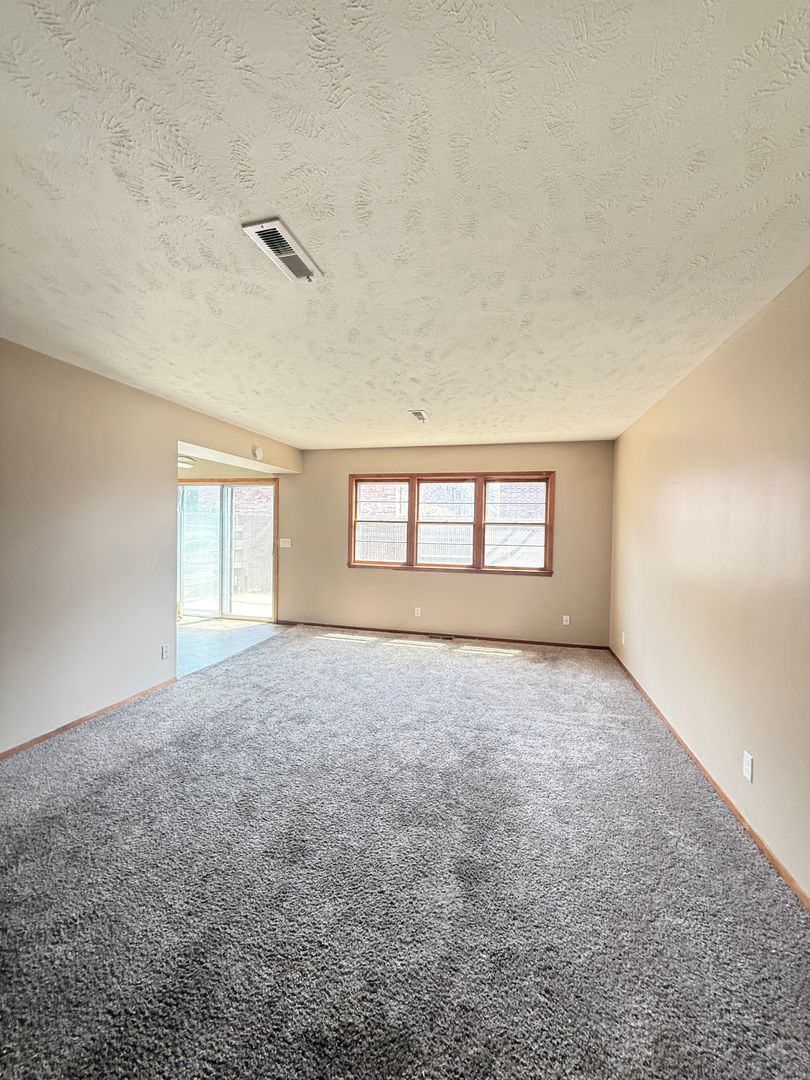 Bellevue Apartment: 203 W 29th Avenue